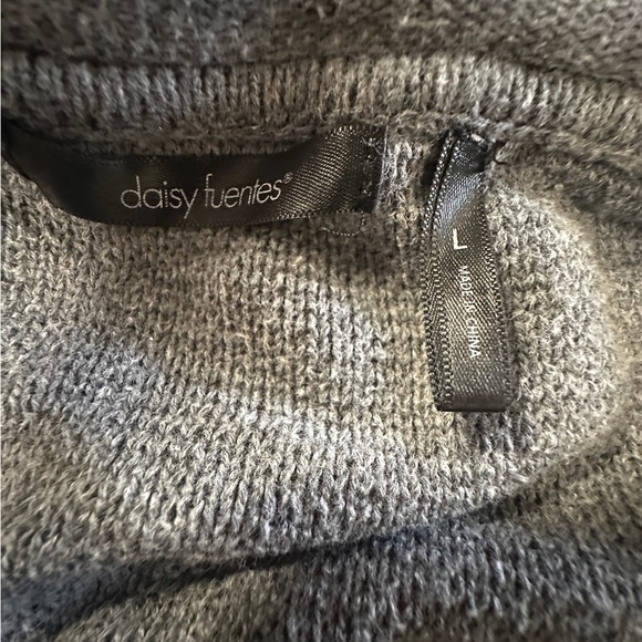 Daisy Fuentes Gray and Cream Sweater - Picture 7 of 7